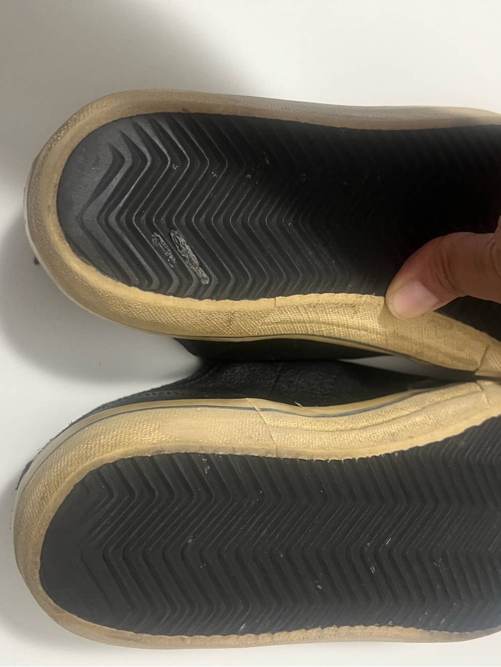 Golden Goose Vstar 2 Black Leather Sneakers with Yellowed Rubber Sole and Toe - Picture 13 of 16